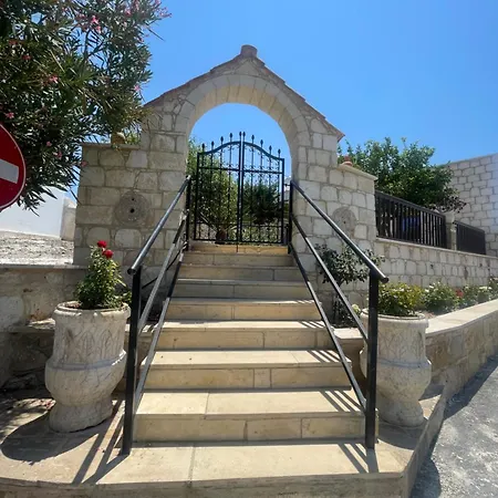 Charming Stone House With Courtyard Σπίτι διακοπών Στενή