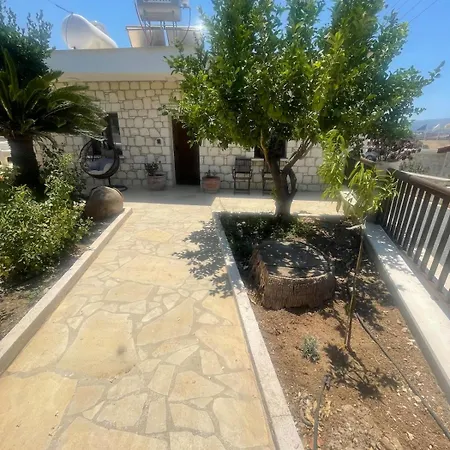 Σπίτι διακοπών Charming Stone House With Courtyard Στενή