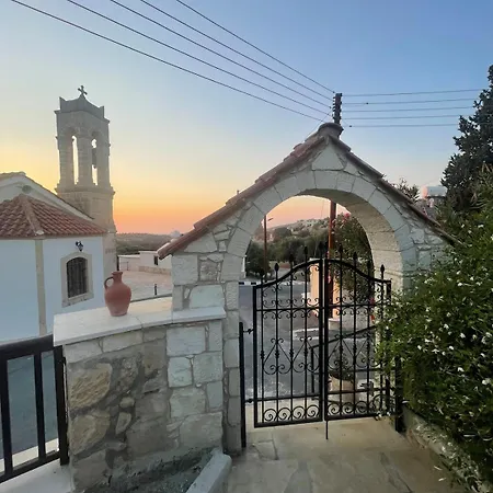 Σπίτι διακοπών Charming Stone House With Courtyard *
