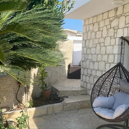 Charming Stone House With Courtyard Σπίτι διακοπών Στενή